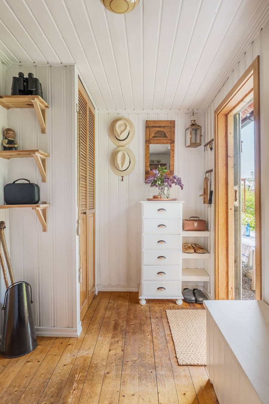 Bathroom with natural materials